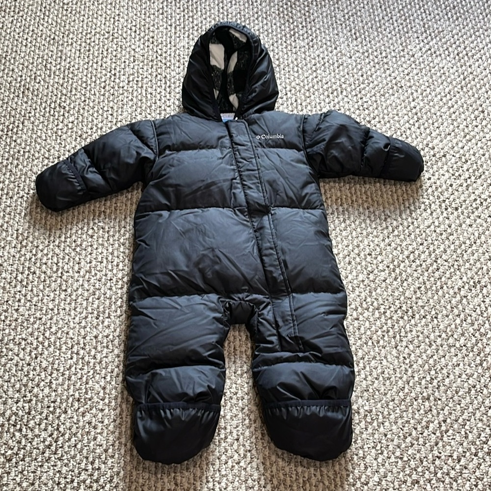 Like new Columbia Black Down Snowsuit 12-18m